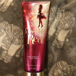 Forever red Bath & Body Works